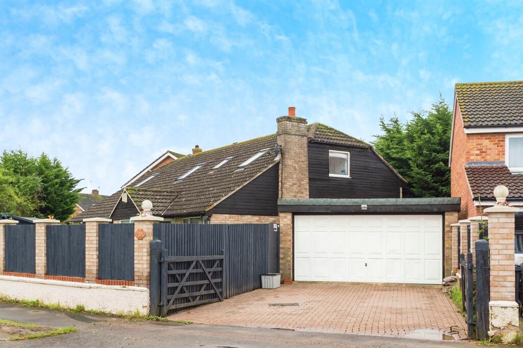 4 bedroom semidetached house for sale in Parsons Mead, Abingdon, OX14