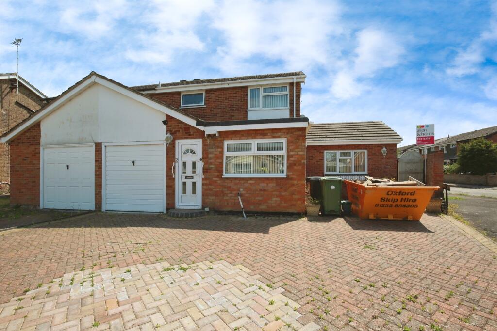 Main image of property: Sint Niklaas Close, Abingdon