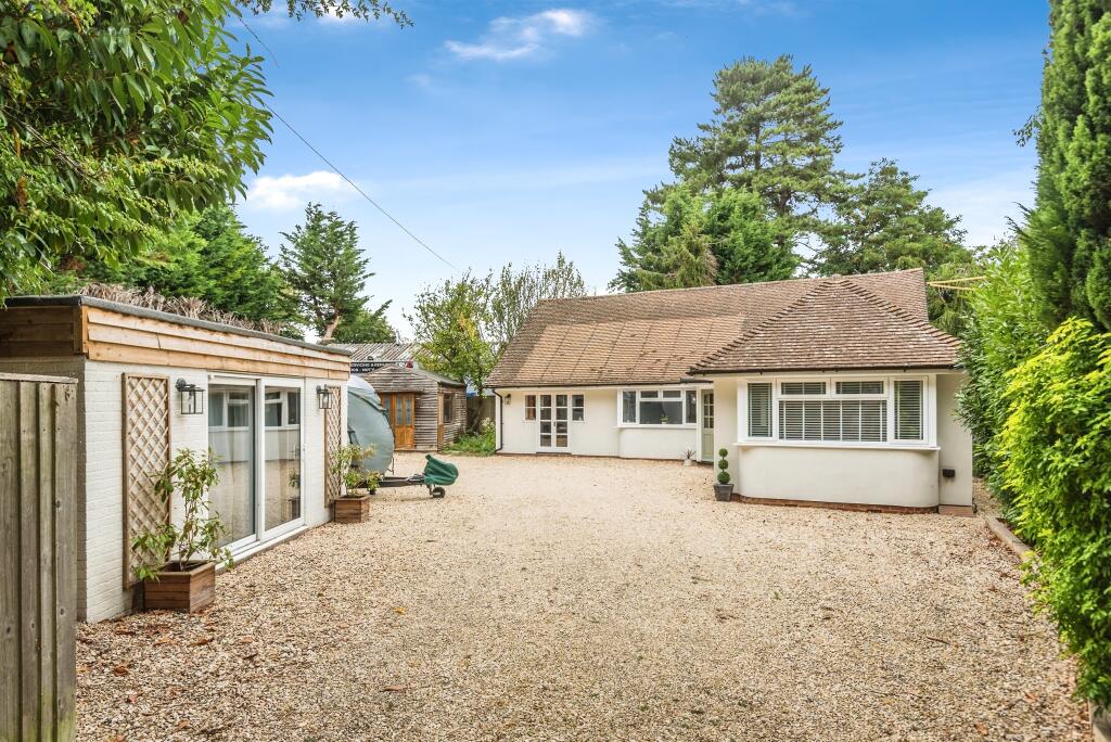 Main image of property: Faringdon Road, Southmoor, Abingdon