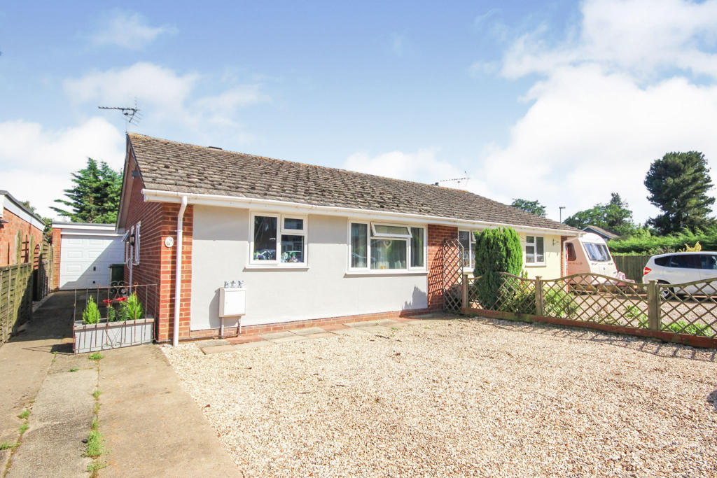 2 bedroom semidetached bungalow for sale in Laurel Drive, Southmoor
