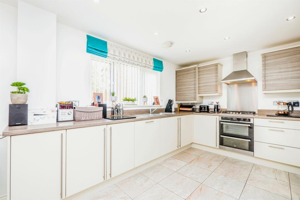 Additional property image - Heol Y Sianel, Rhoose, Barry