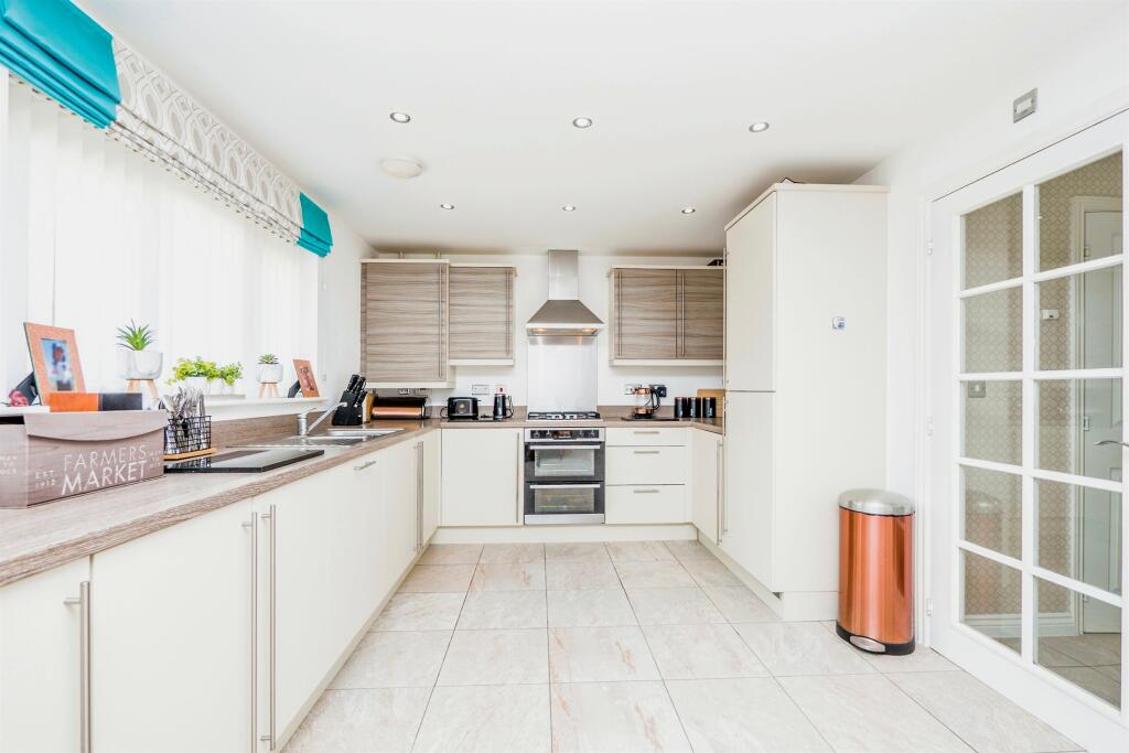 Additional property image - Heol Y Sianel, Rhoose, Barry
