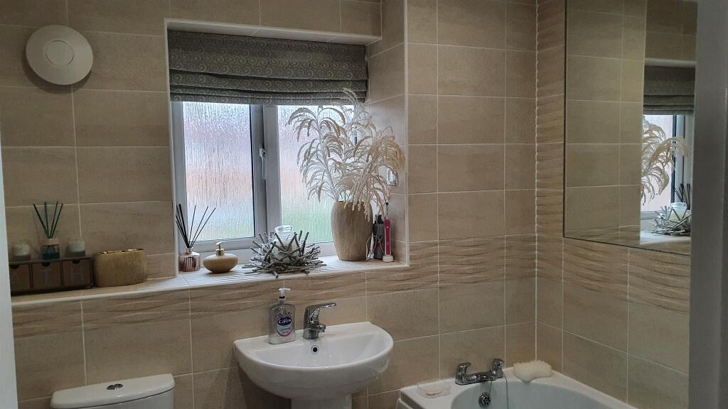 Additional property image - Heol Y Sianel, Rhoose, Barry