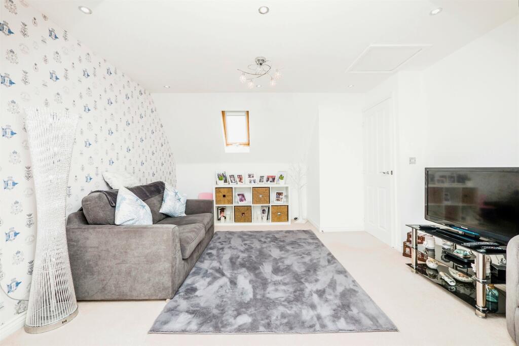 Additional property image - Heol Y Sianel, Rhoose, Barry
