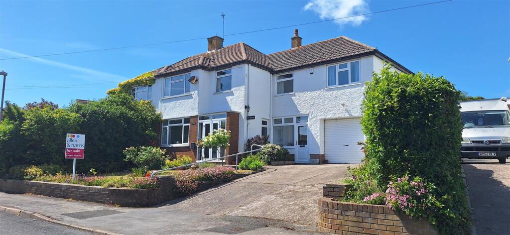 Main image of property: Maes-Y-Coed, Barry