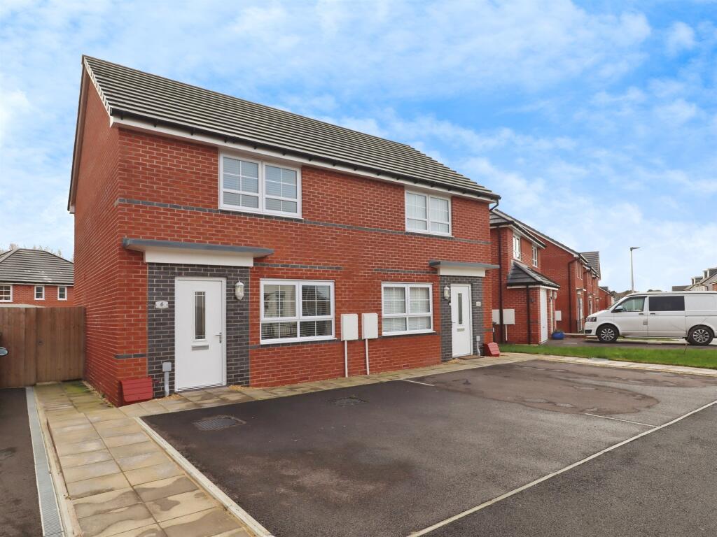 Main image of property: Clos Y Lightning, St. Athan, Barry