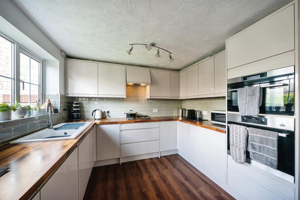 3 bedroom detached house for sale in Faulkland View, Peasedown St. John