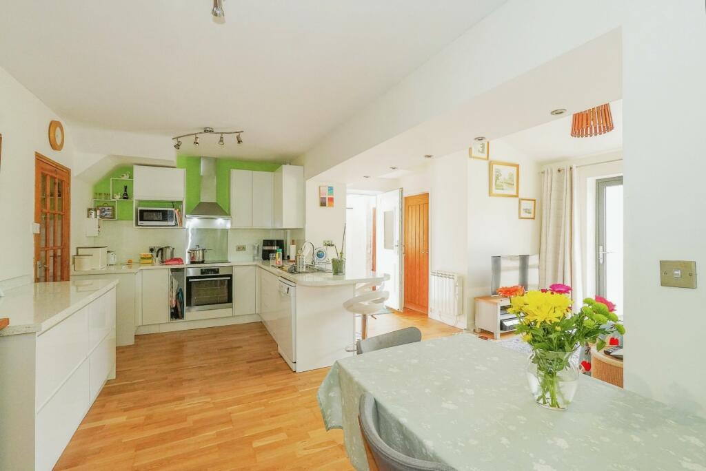 3 bedroom terraced house for sale in Innox Grove, Bath, BA2