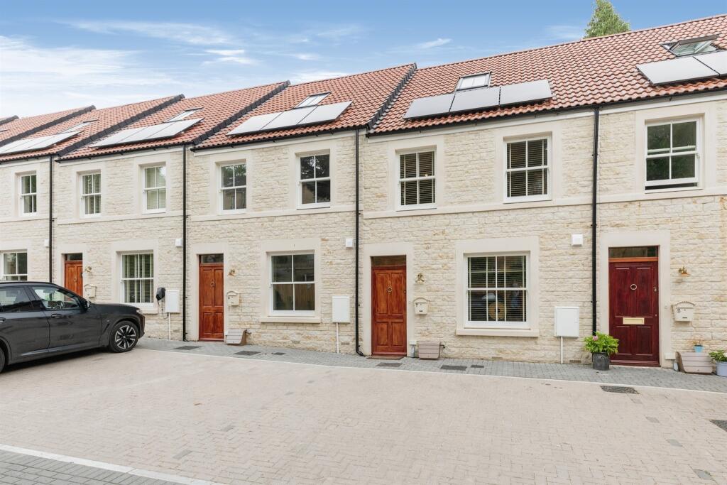 4 bedroom terraced house for sale in Manor Road, Bath, BA1