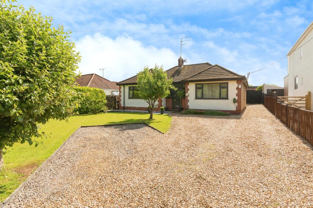 4 bedroom bungalow for sale in Golden Valley Lane, Bitton, Bristol, BS30