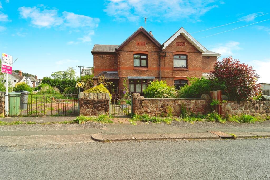 2 bedroom semidetached house for sale in Bankfields Drive, Wirral, CH62