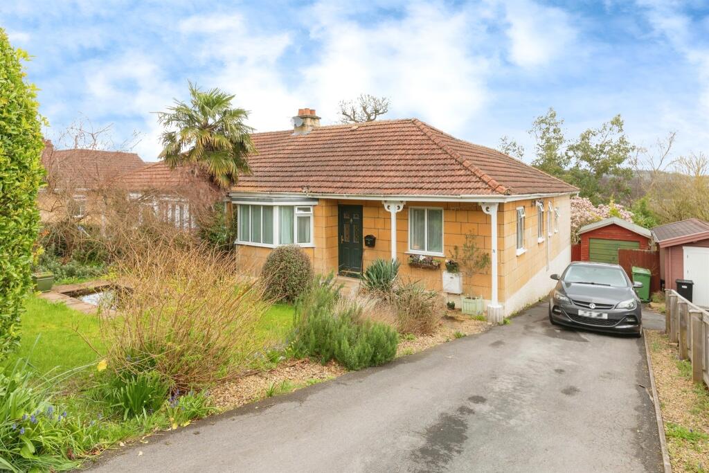 3 bedroom semidetached bungalow for sale in Warminster Road, Bath, BA2