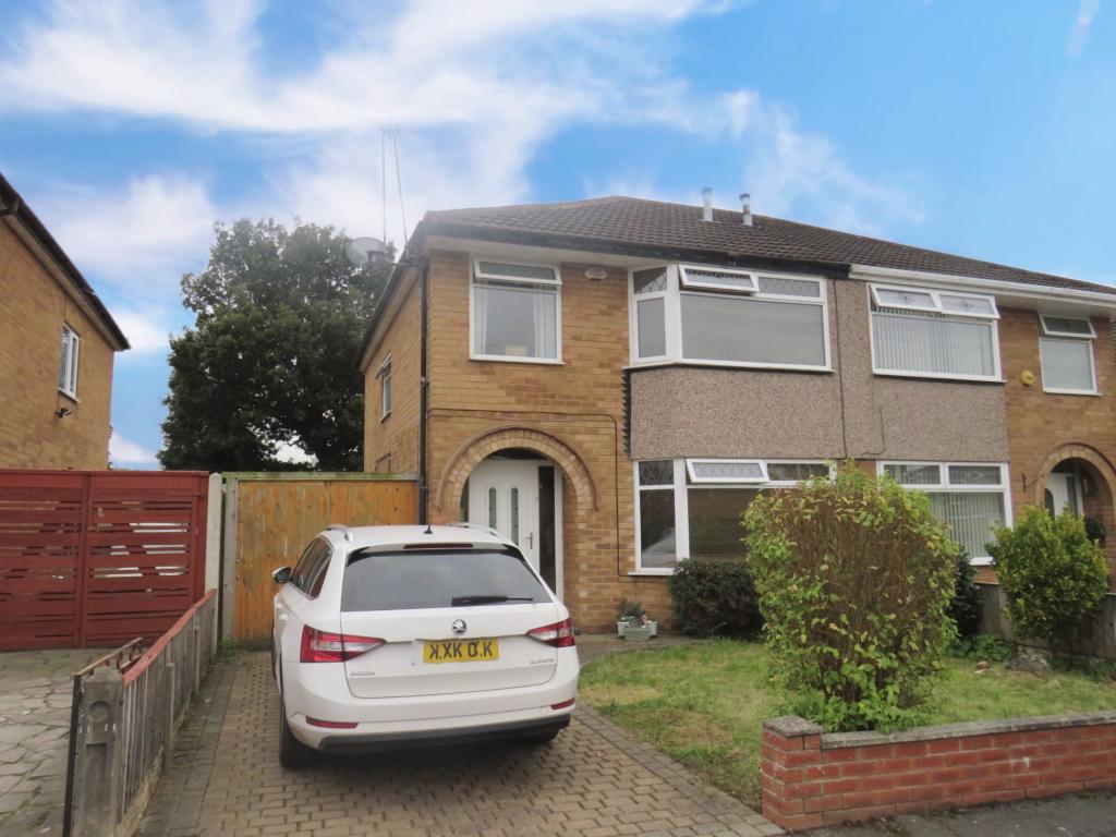 3 bedroom semidetached house for sale in Gorsefield Avenue, Wirral, CH62