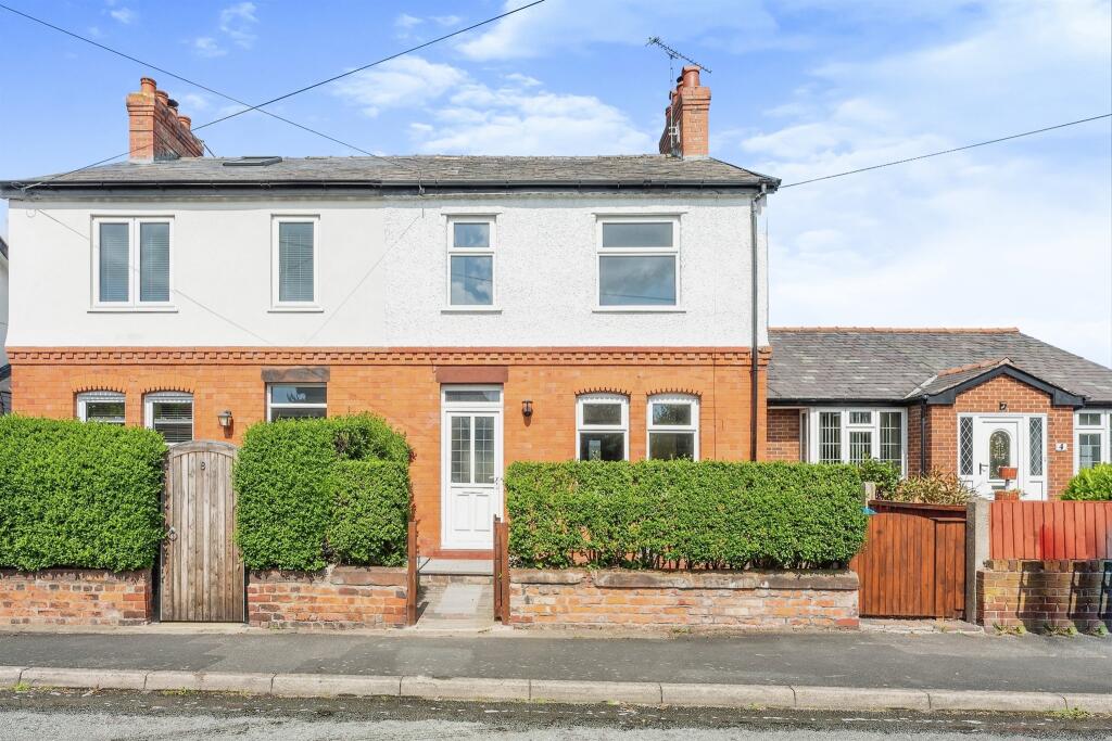2 bedroom semidetached house for sale in Heath Lane, Little Sutton