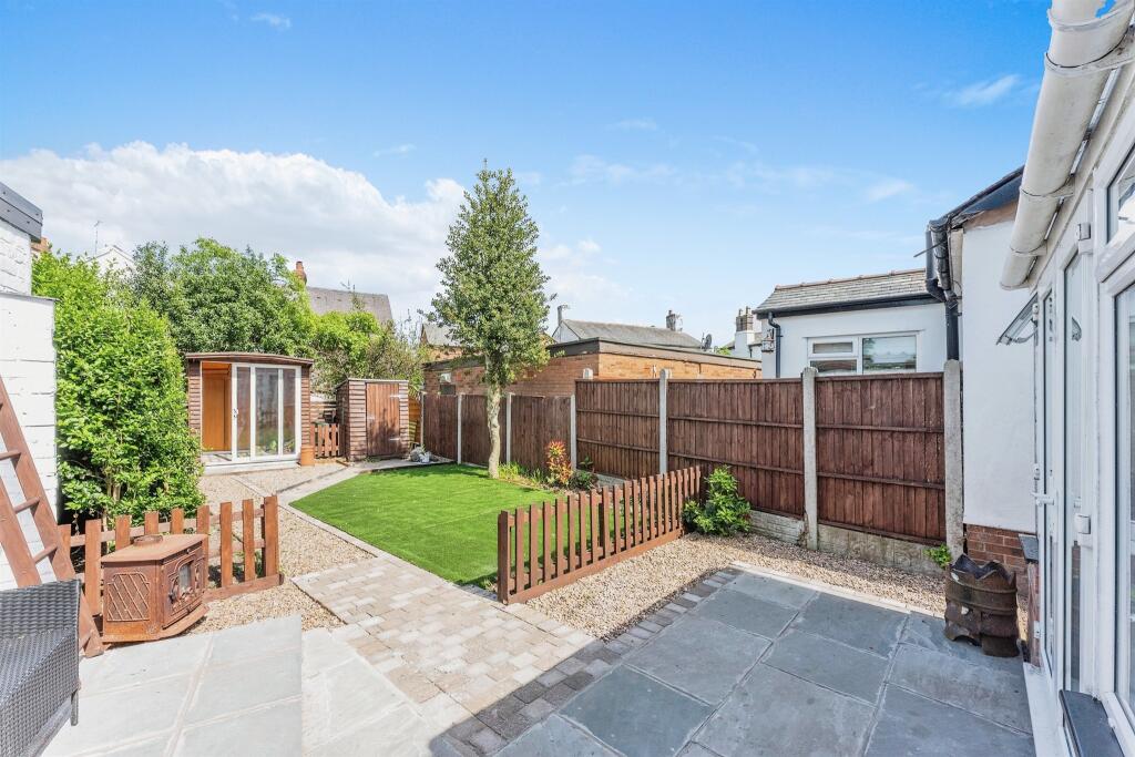 2 bedroom semidetached house for sale in Heath Lane, Little Sutton