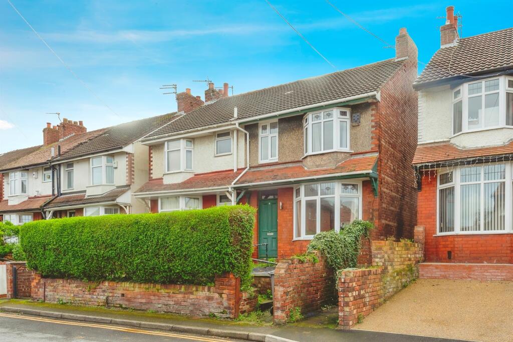 3 bedroom semidetached house for sale in Netherton Road, Wirral, CH46