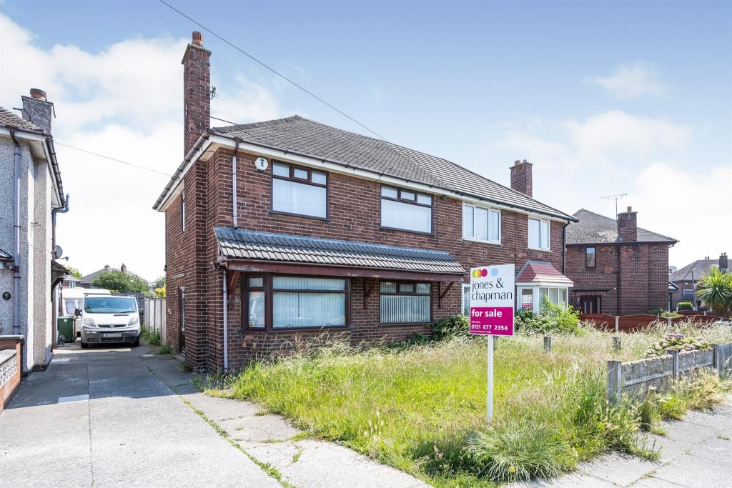 3 bedroom semidetached house for sale in Wakefield Drive, Moreton
