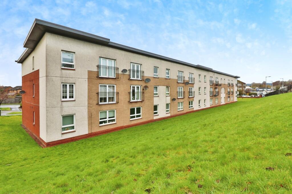 2 bedroom ground floor flat for sale in Colston Grove,