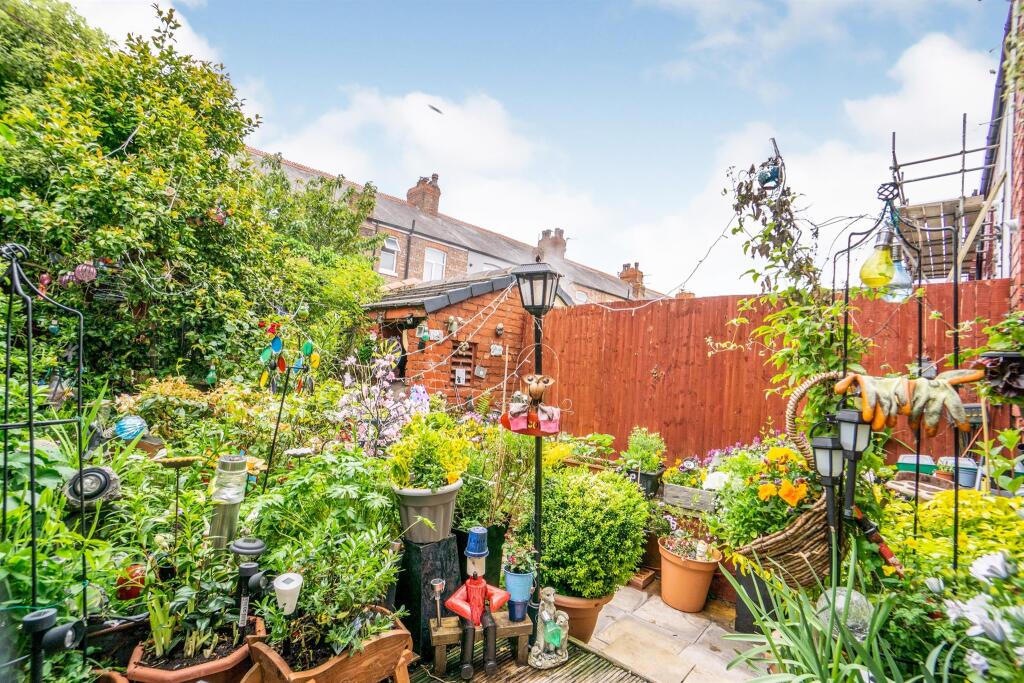 3 bedroom terraced house for sale in Alverstone Avenue, Claughton
