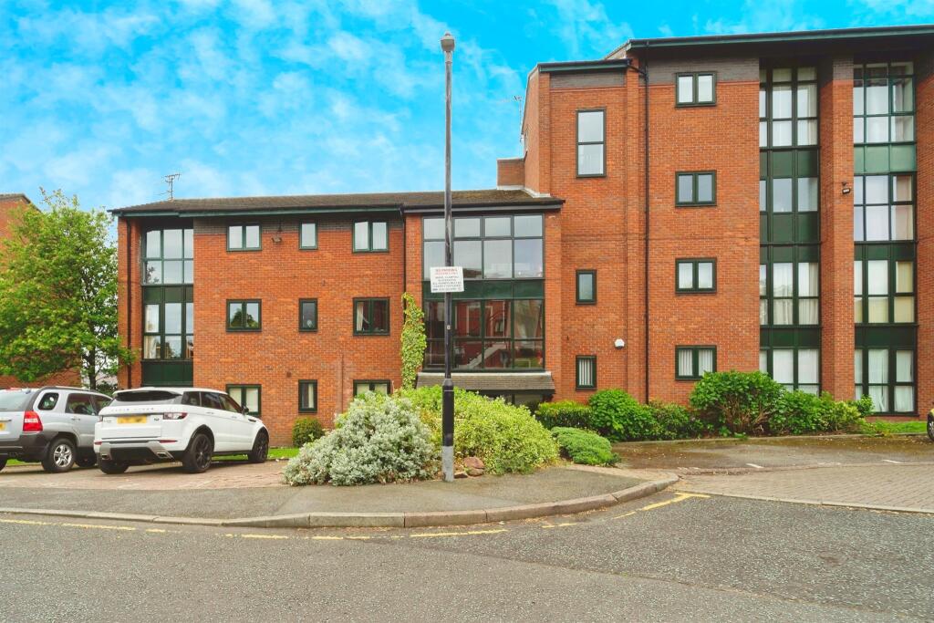 3 bedroom ground floor flat for sale in Priory Wharf, Birkenhead, CH41