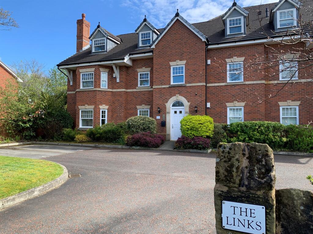 2 bedroom apartment for sale in Howbeck Road, Prenton, CH43