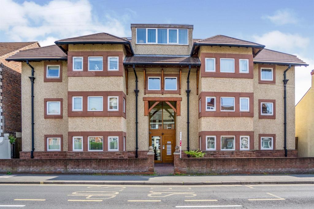 2 bedroom apartment for sale in Manor Road, Wallasey, CH45