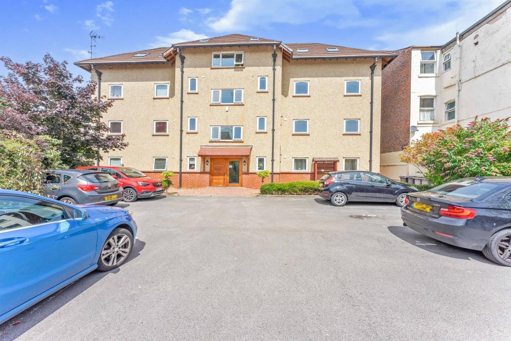 2 bedroom apartment for sale in Manor Road, Wallasey, CH45