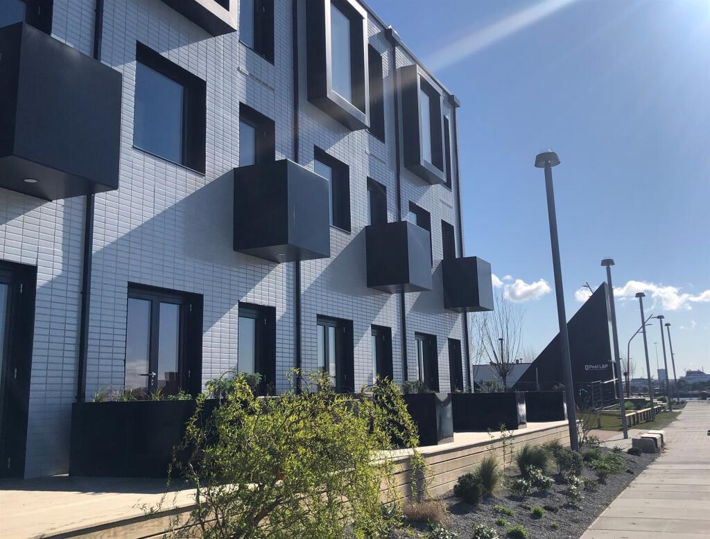 3 bedroom town house for sale in Redbridge Quay, Birkenhead, CH41