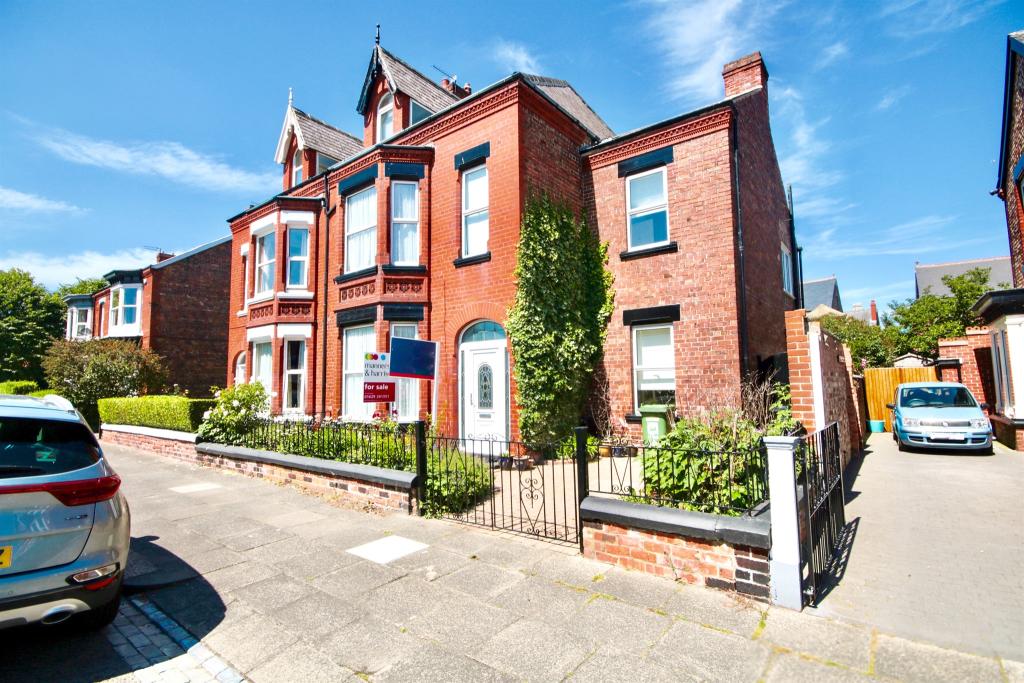 5 bedroom semidetached house for sale in Park Road, Hartlepool, TS26