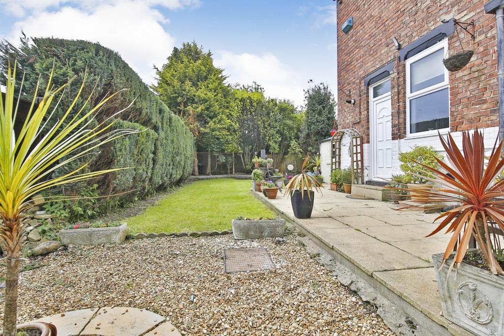 6 bedroom semidetached house for sale in Hutton Avenue, Hartlepool, TS26