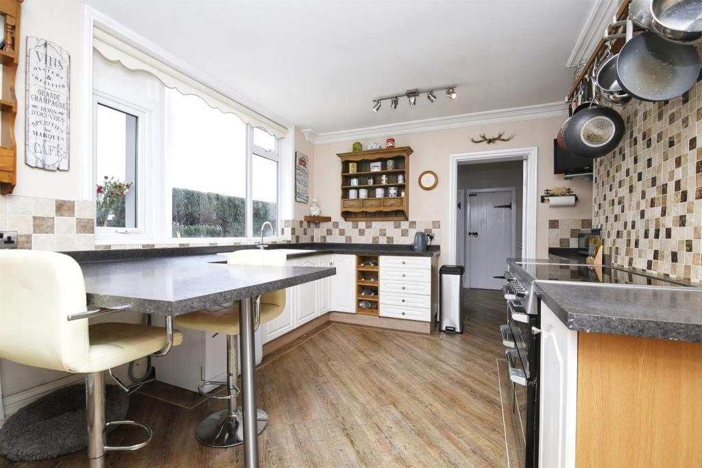 6 bedroom semidetached house for sale in Hutton Avenue, Hartlepool, TS26