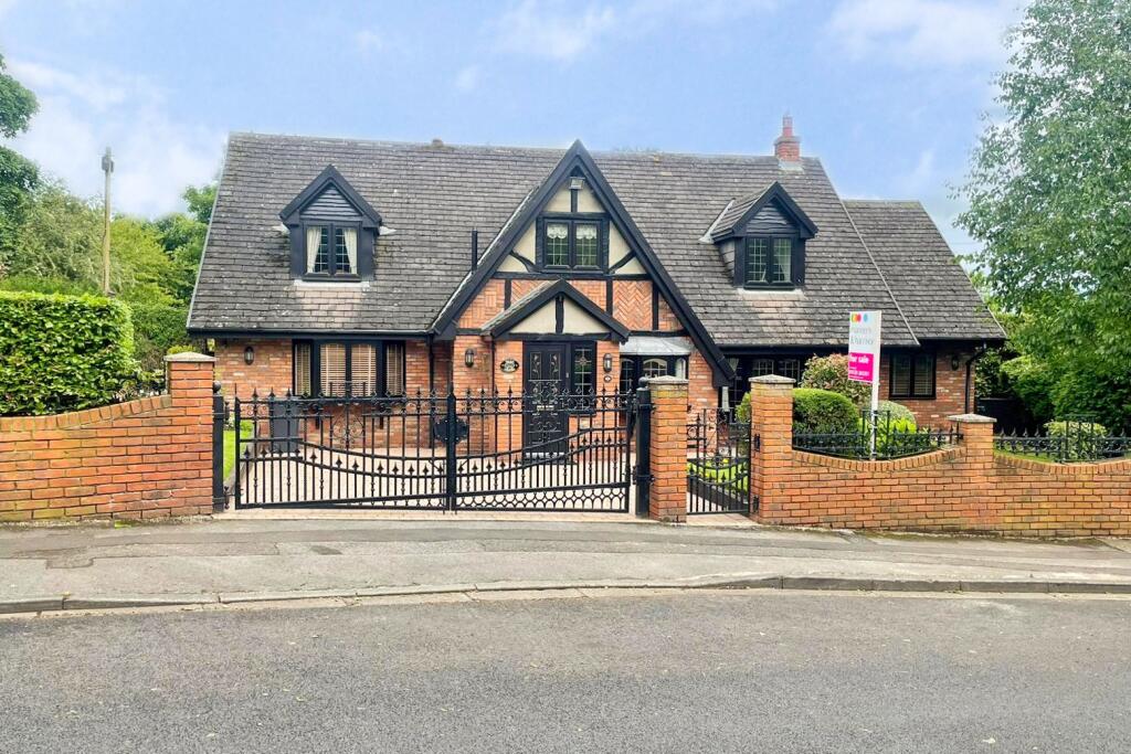 6 bedroom detached house for sale in Cresswell Drive, Hartlepool, TS26