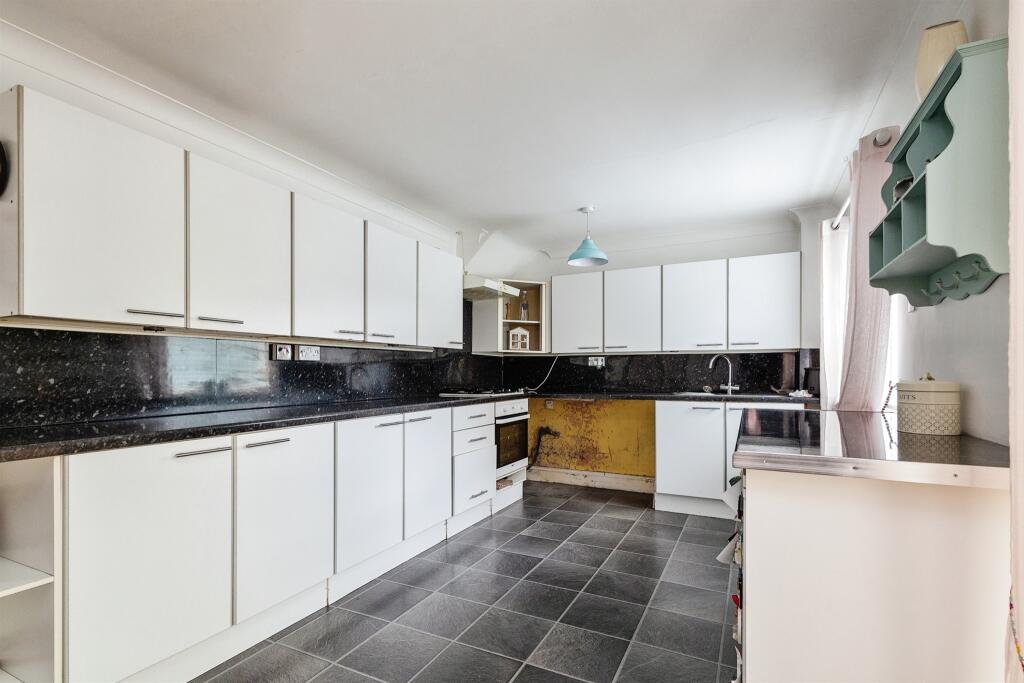 3 bedroom end of terrace house for sale in Darnall Green, Middlesbrough