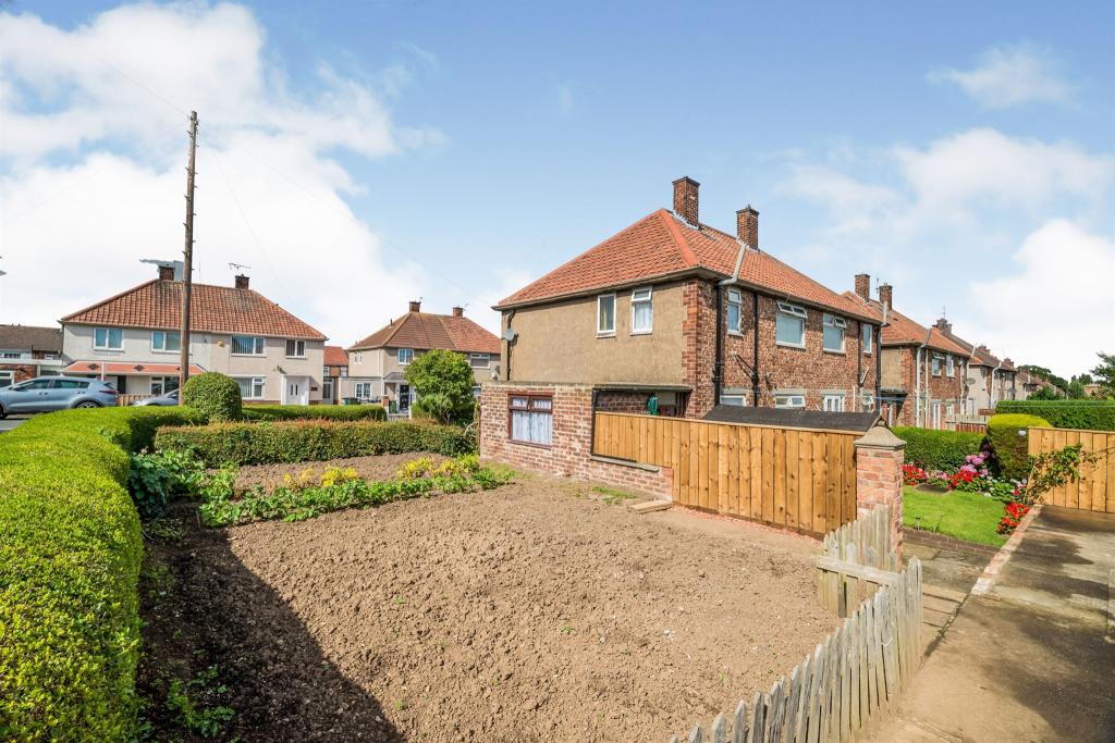 3 bedroom semidetached house for sale in Windsor Road, Eston