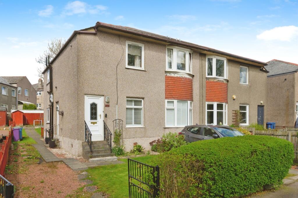 3 bedroom flat for sale in Croftfoot Road, Glasgow, G44