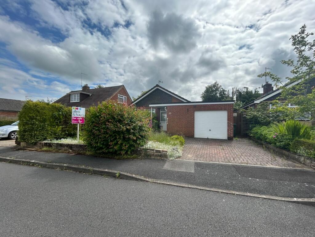 3 bedroom detached bungalow for sale in Wessington Park, Calne, SN11