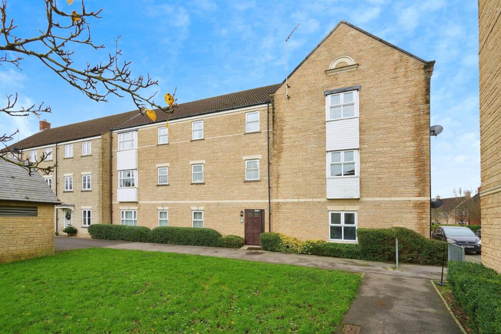 2 bedroom flat for sale in Grouse Road, Calne, SN11