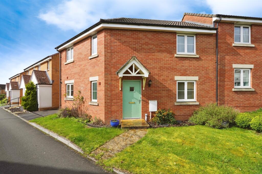 3 bedroom semidetached house for sale in Dakota Drive, Calne, SN11