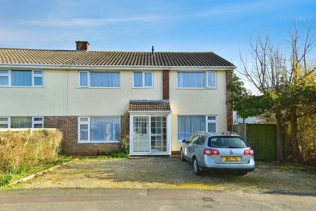 4 bedroom semidetached house for sale in Rochdale Avenue, Calne, SN11