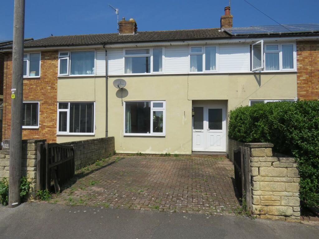 3 bedroom terraced house for sale in Braemor Road, Calne, SN11