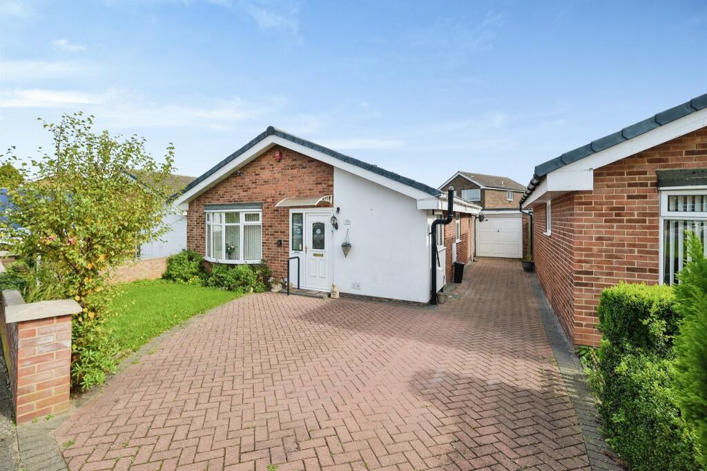 3 Bedroom Detached Bungalow For Sale In Coombe Way, Stockton-on-tees, Ts18