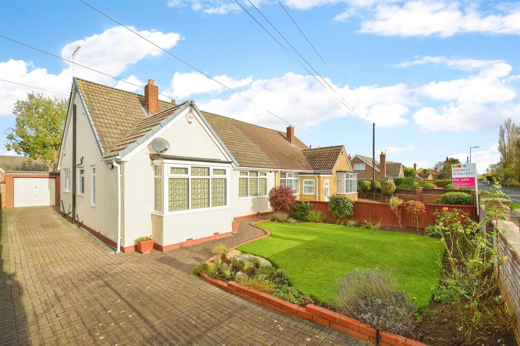 2 bedroom semidetached bungalow for sale in Darlington Lane, Stockton