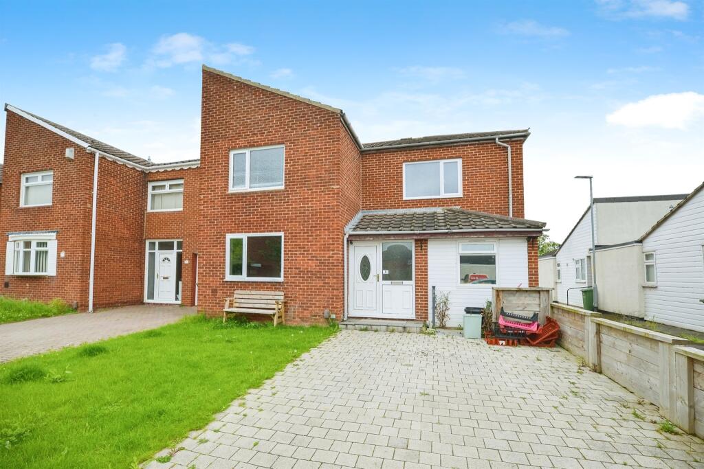 4 bedroom link detached house for sale in Wychwood Close, Thornaby
