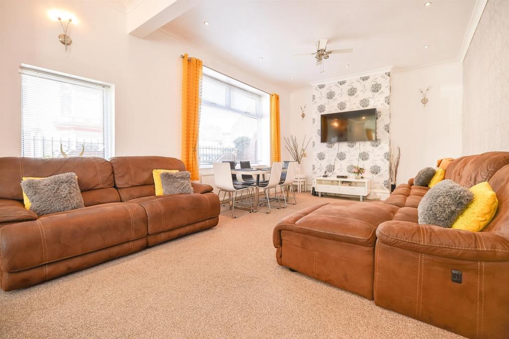 5 bedroom end of terrace house for sale in Hartburn Lane, StocktonOnTees, TS18