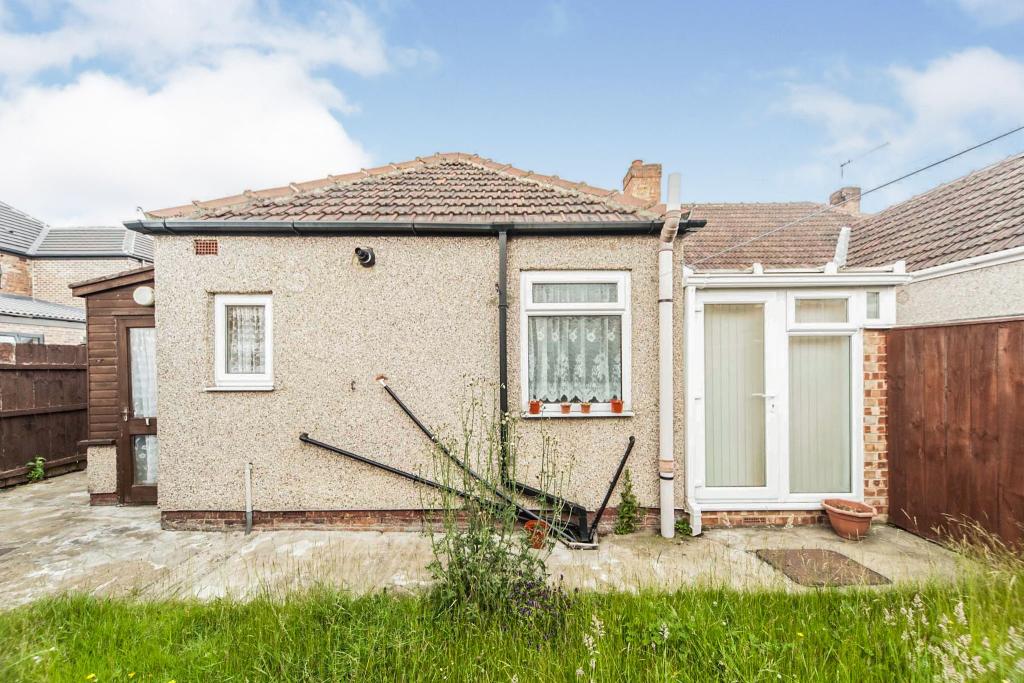 2 bedroom semidetached bungalow for sale in Tweed Avenue, Thornaby
