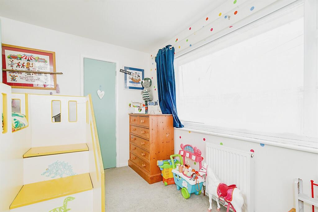 3 bedroom semidetached house for sale in Eastern Avenue, Chippenham, SN15