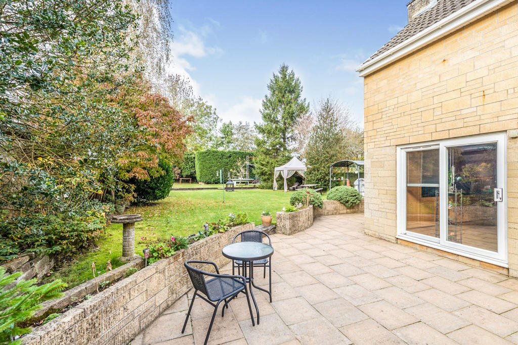 5 bedroom detached house for sale in Pew Hill, Chippenham, SN15