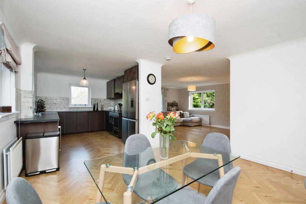 4 bedroom flat for sale in Capelrig Road, Newton Mearns, GLASGOW, G77