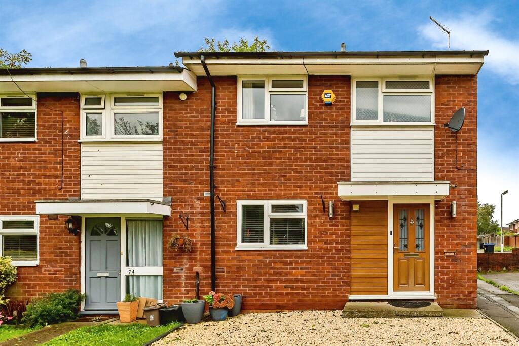 3 bedroom end of terrace house for sale in Lent Green Lane, Burnham