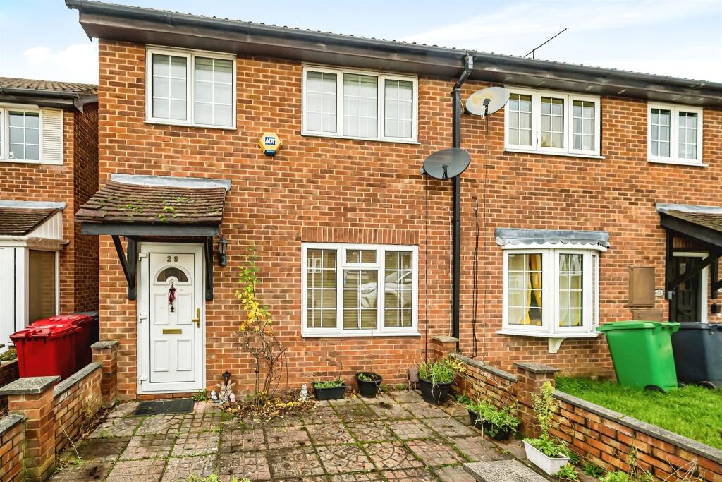 3 bedroom terraced house for sale in Dunster Gardens, Slough, SL1